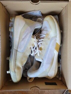 UA Harper 6 Low ST, worn twice, sz 11, white/gray, baseball cleats, metal cleats